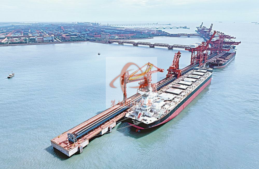Industrial robots exported to China_ customs clearance at Shenzhen Yantian Port