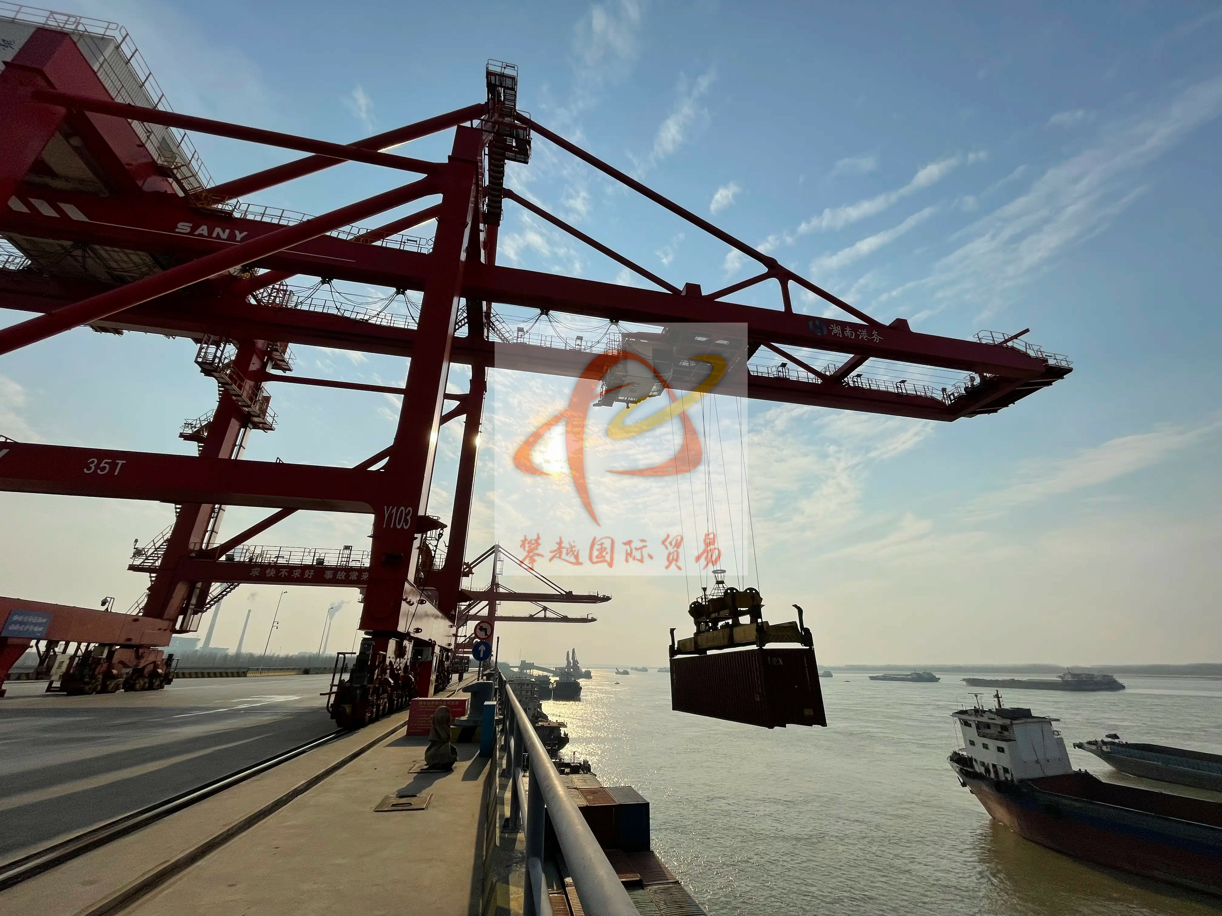 Bottled drinking water exported to China_ Guangzhou Huangpu Port customs clearance services